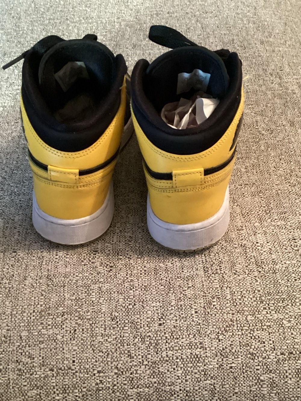 Jordan Kids' Yellow & Black High-Top Sneakers 📦 - Picture 4 of 8